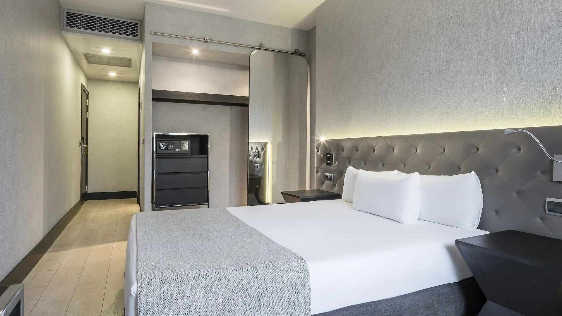 Ilunion Bel-Art Hotel Barcelona 4*,
