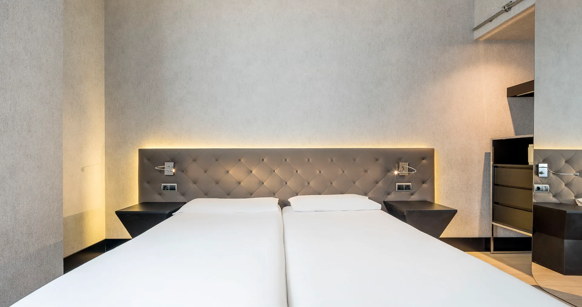Ilunion Bel-Art Hotel Barcelona 4*,  Spain